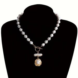 Pearl Necklace Fashion Statement